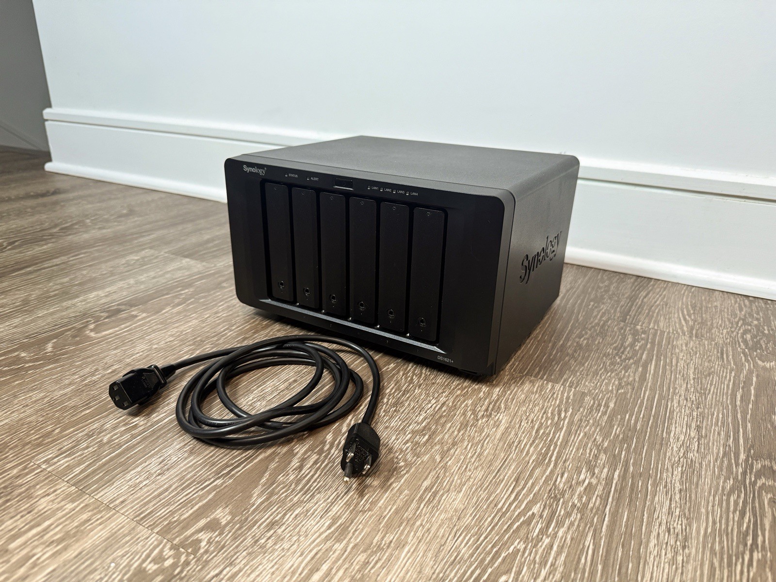 EXCELLENT CONDITION NAS Synology DiskStation DS1621+ 6-Bay (NO DRIVES)