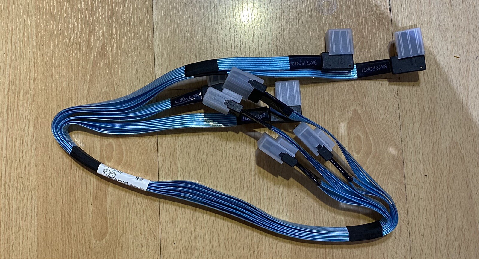 HPE 781579-001 4x4 mSAS Cable 90deg - Str SAS Expander To SFF Cage 784629-001