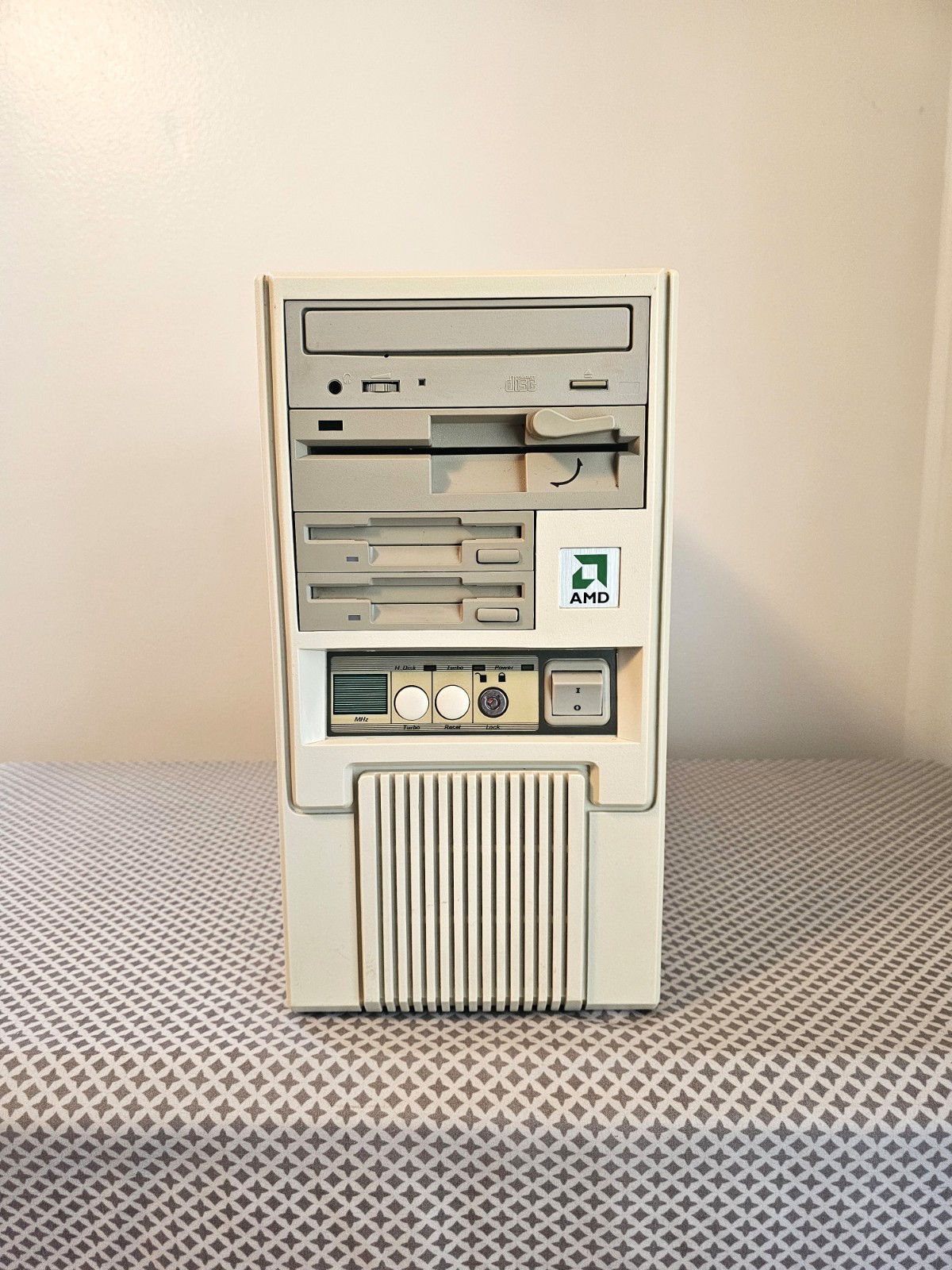 486 Computer Vintage Baby AT Case Turbo LED 5x86 133 MHz Display Beige Retro PC