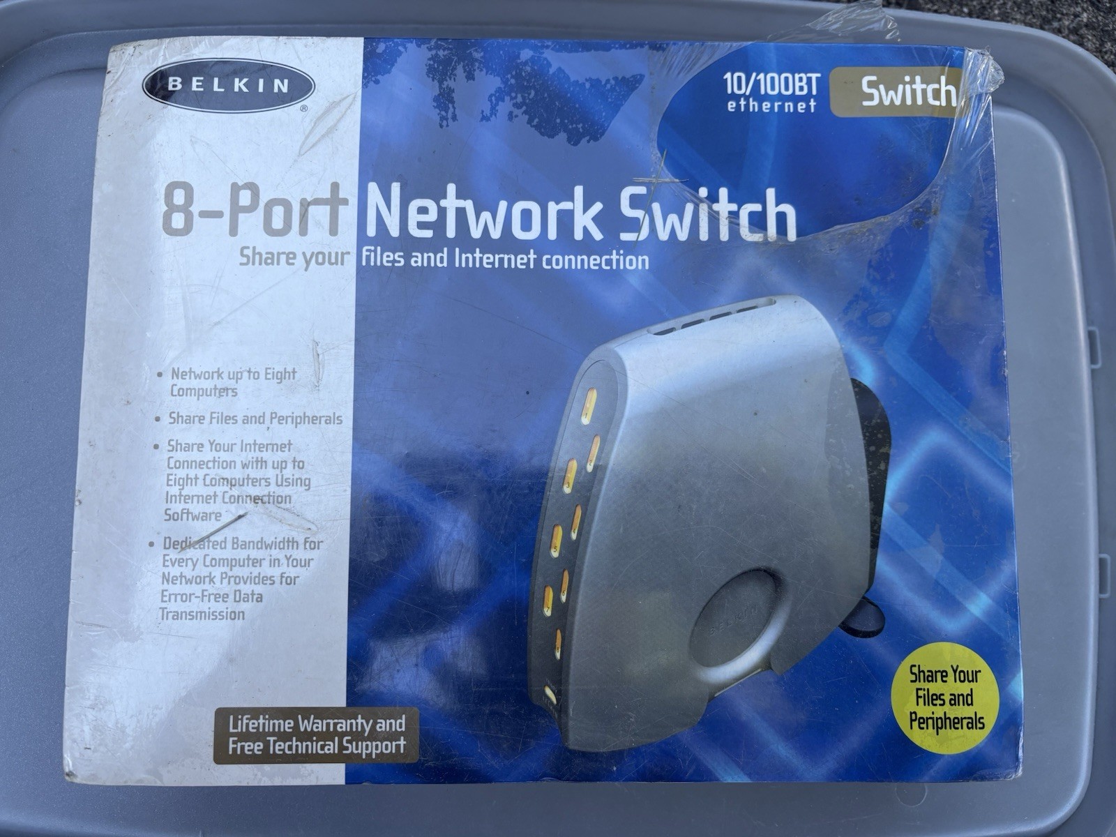Belkin F5D5130-8 8-Port 10/100 Fast Ethernet Unmanaged RJ-45 Switch