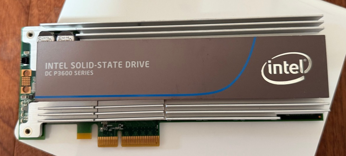 96%  LOW Writes Intel SSD DC P3600 P3605 PCIe 1.6TB SSDPEDME016T4S NVMe SSD HPE