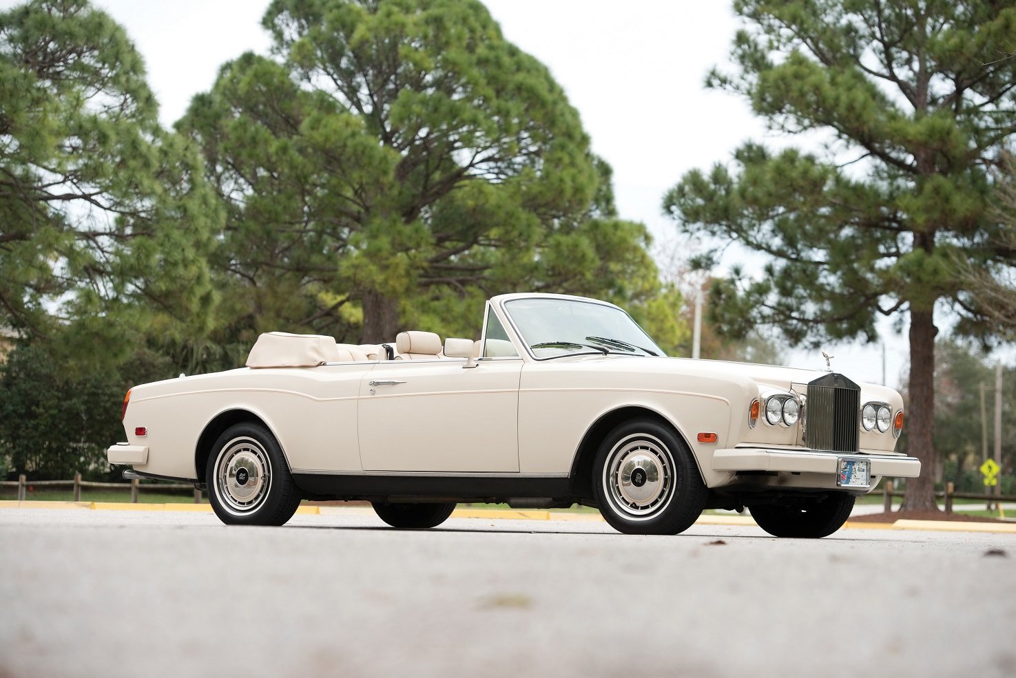 Cars rolls royce corniche iii convertible Desk Mat Stitched