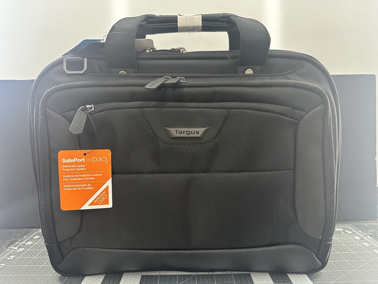 Targus Corporate Traveler CUCT02UA14S Carrying Case (Briefcase) for 14" Notebook