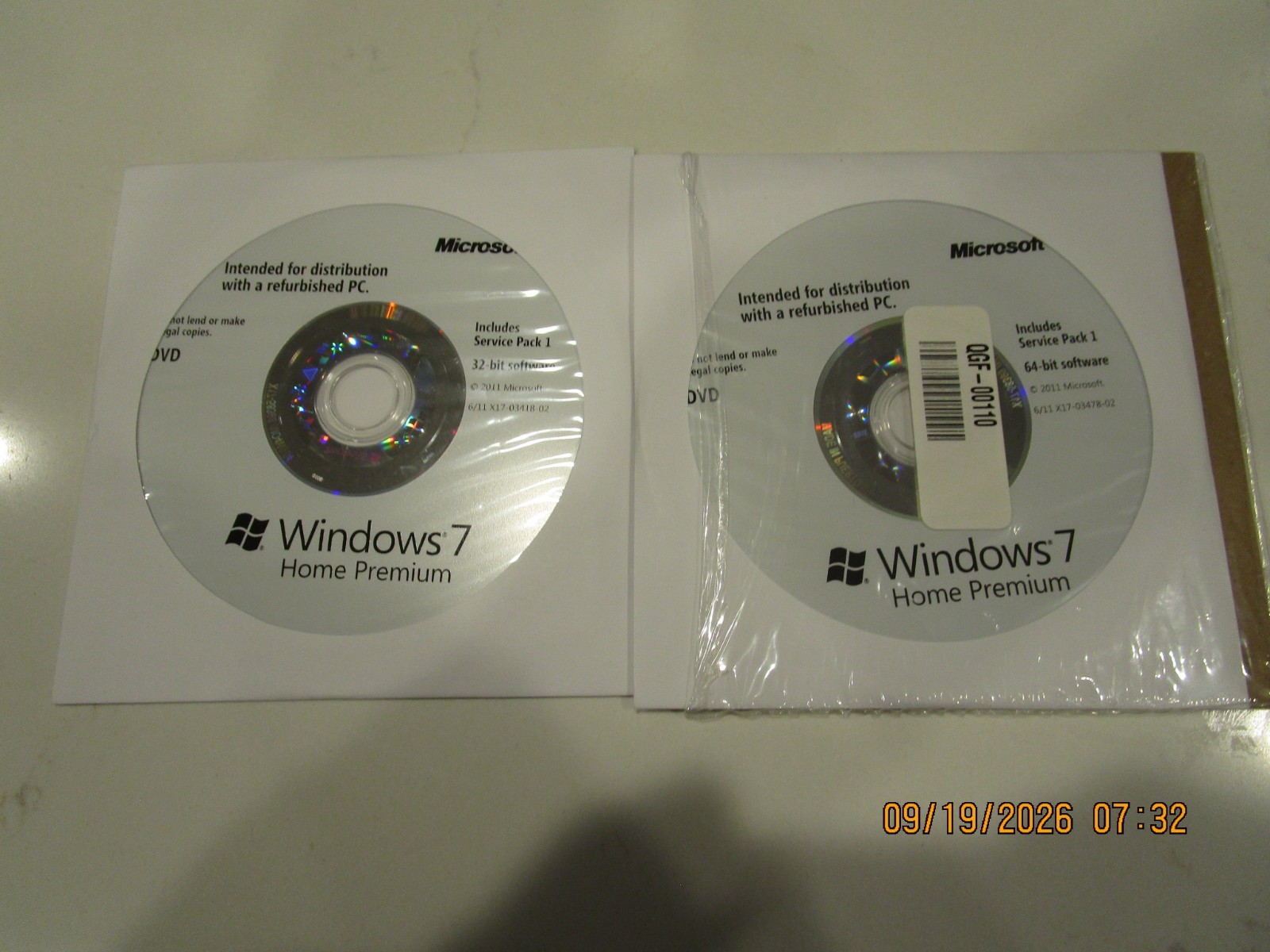 Microsoft Windows 7 Home Premium 32 & 64-Bit Discs