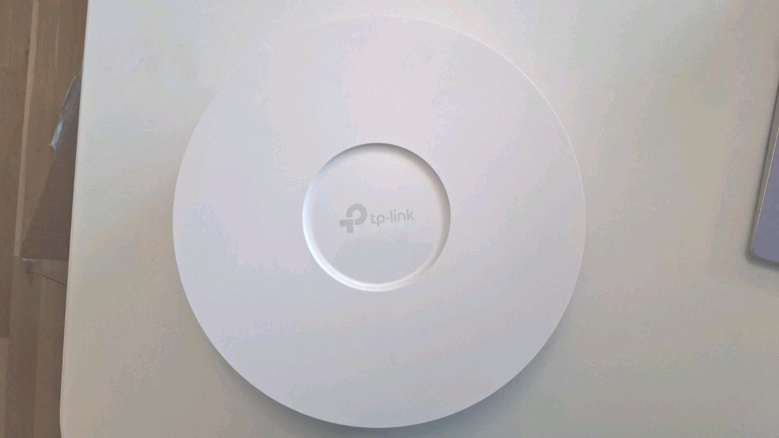 TP-Link EAP670 Omada WiFi 6 AX5400 Wireless Access Point Ceiling mount/POE