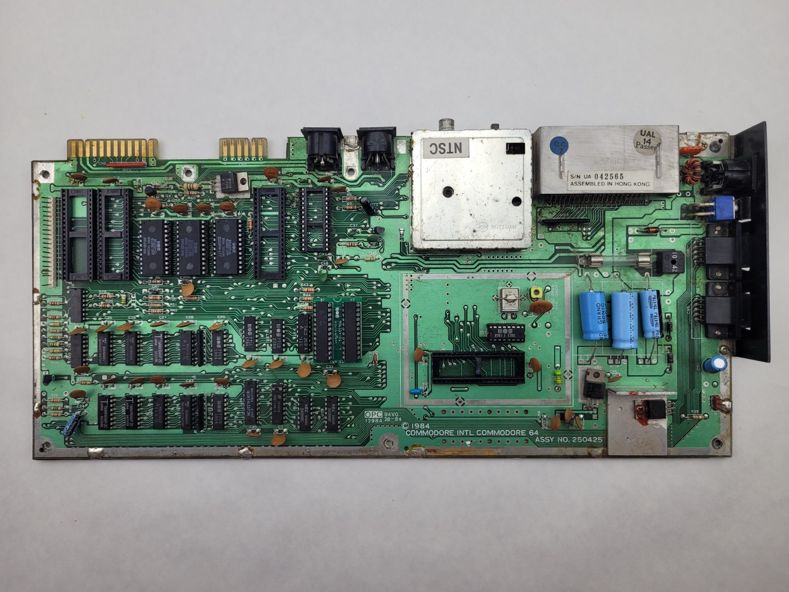 Commodore 64 Motherboard 250425 Tested - You will need CPU, CIAs SID & VIC Chips