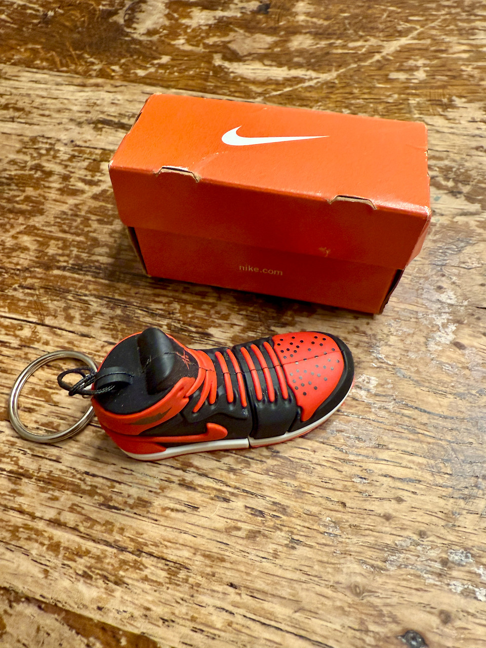 ULTRA COLLECTIBLE ORIGINAL NIKE AIR JORDAN SHOE USB DRIVE - MUST SEE