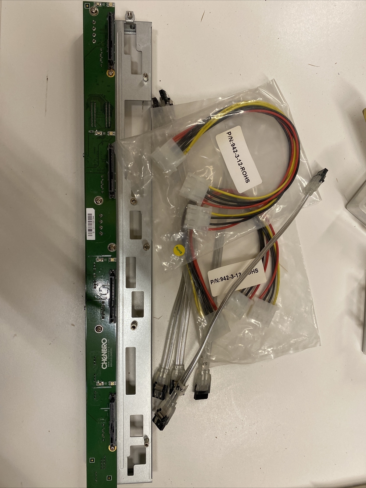 CHENBRO 80H10312405D1 4xSATA or SAS Backplane G D1111001344 CABLE POWER