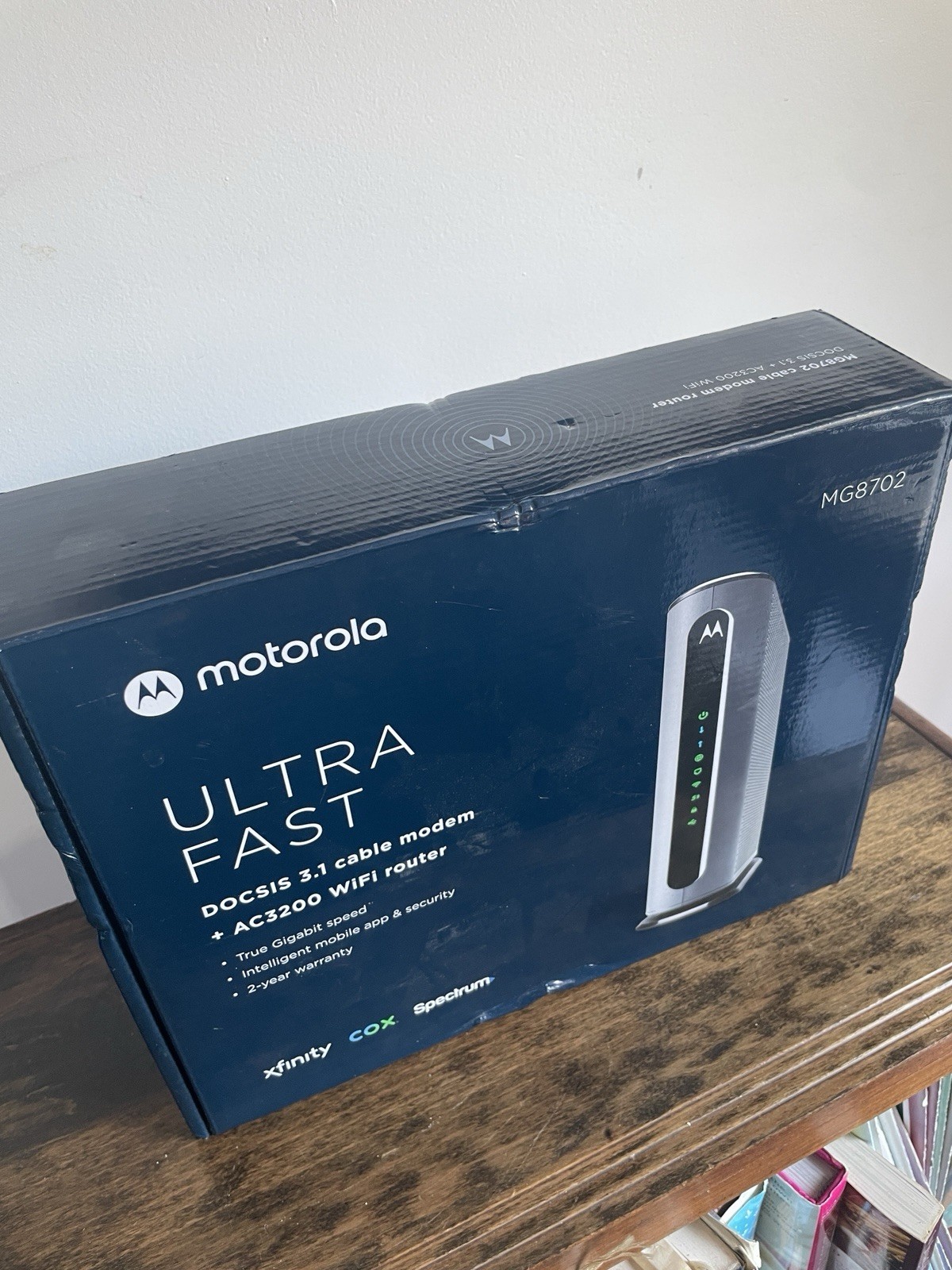 Motorola MG8702 DOCSIS 3.1 Cable Modem WiFi Router AC3200 MU-MIMO 4GbE