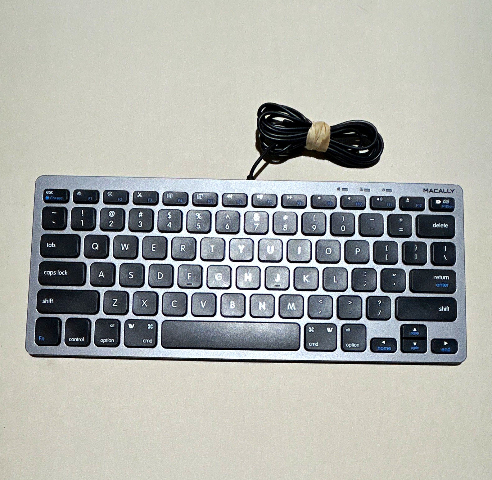 Macally SLIMKEYCSG Slim Wired Keyboard Gray English
