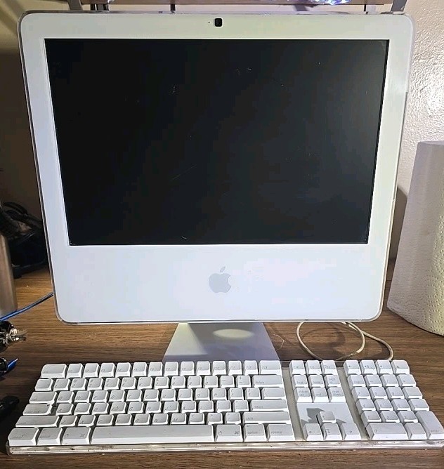 Apple iMac G5 17-inch 256MB RAM  1.8GHz With keyboard  2006