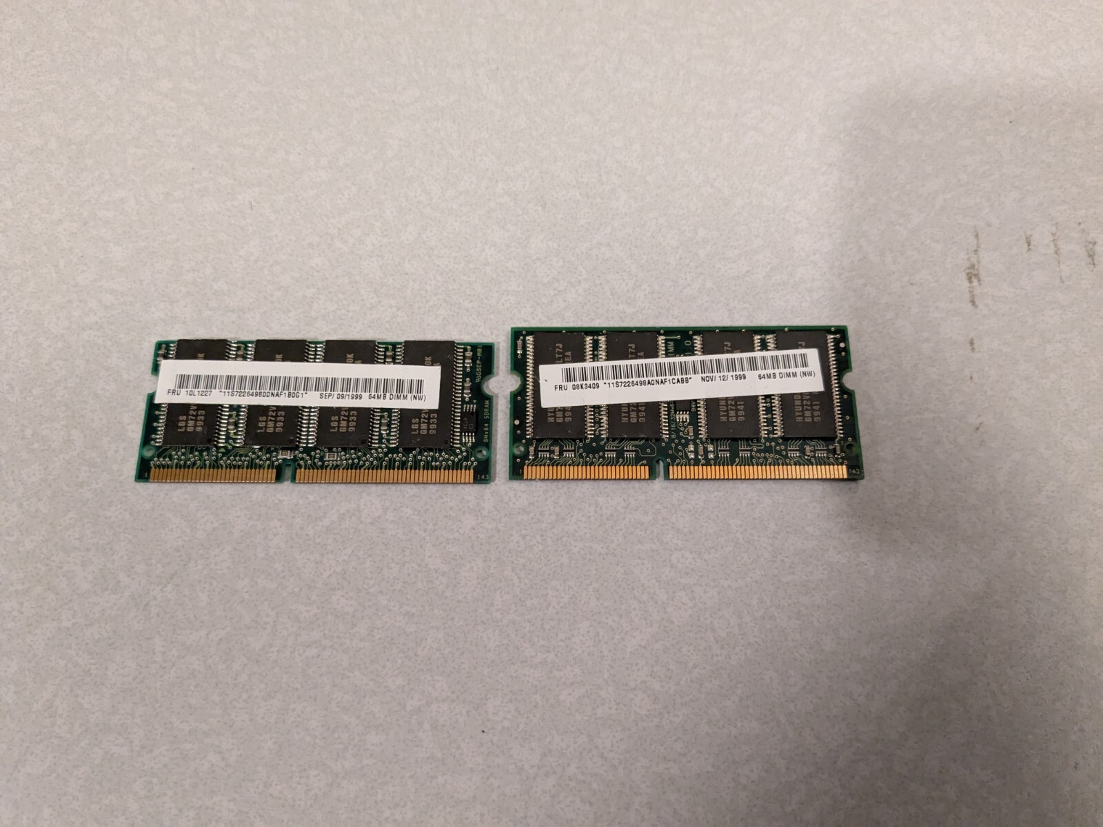 Lot of 2 Hyundai LGS 64MB PC 100Mhz LAPTOP SODIMM MEMORY PC100 - 128MB Total