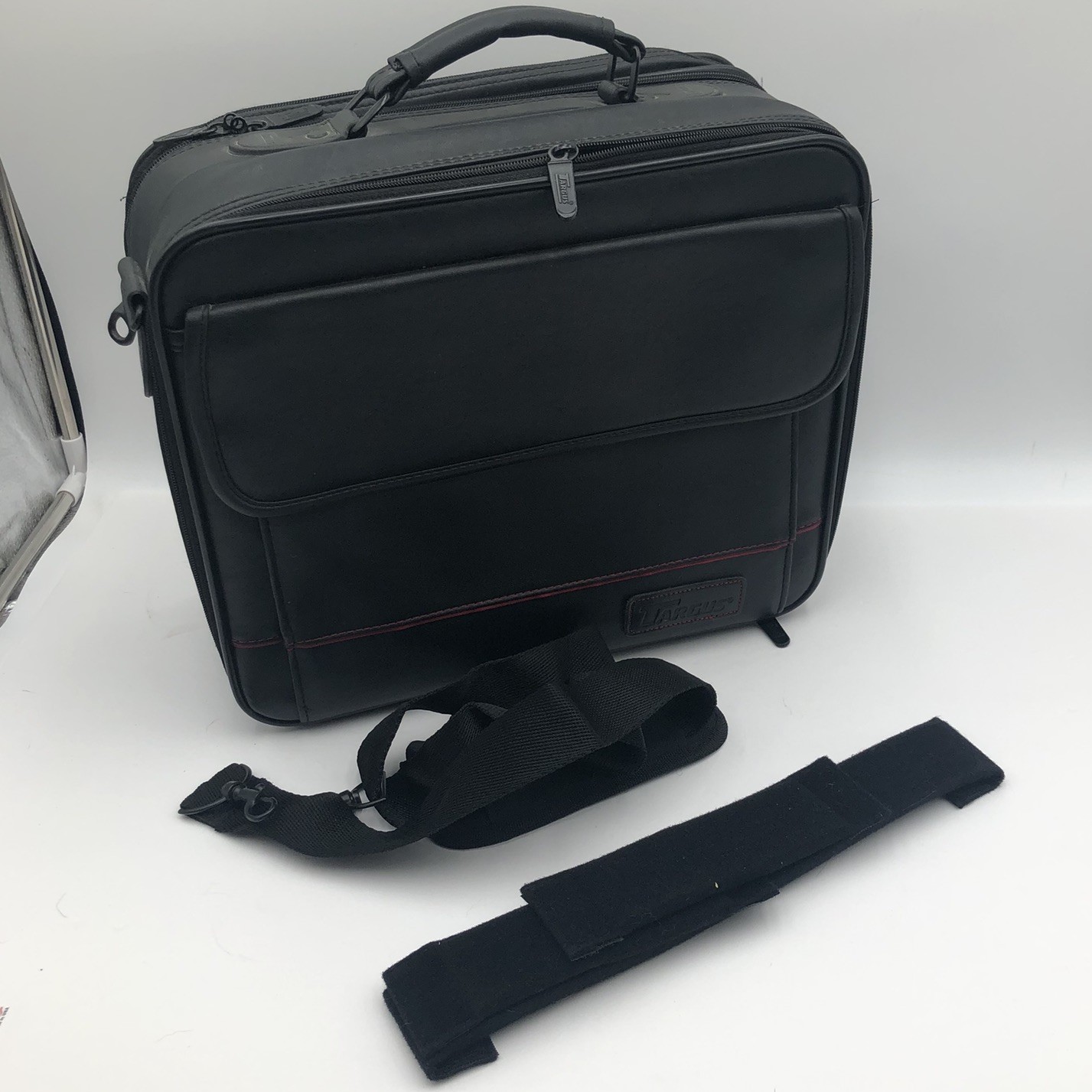 Targus Black Leather Laptop Computer Messenger Bag w/ Shoulder Strap