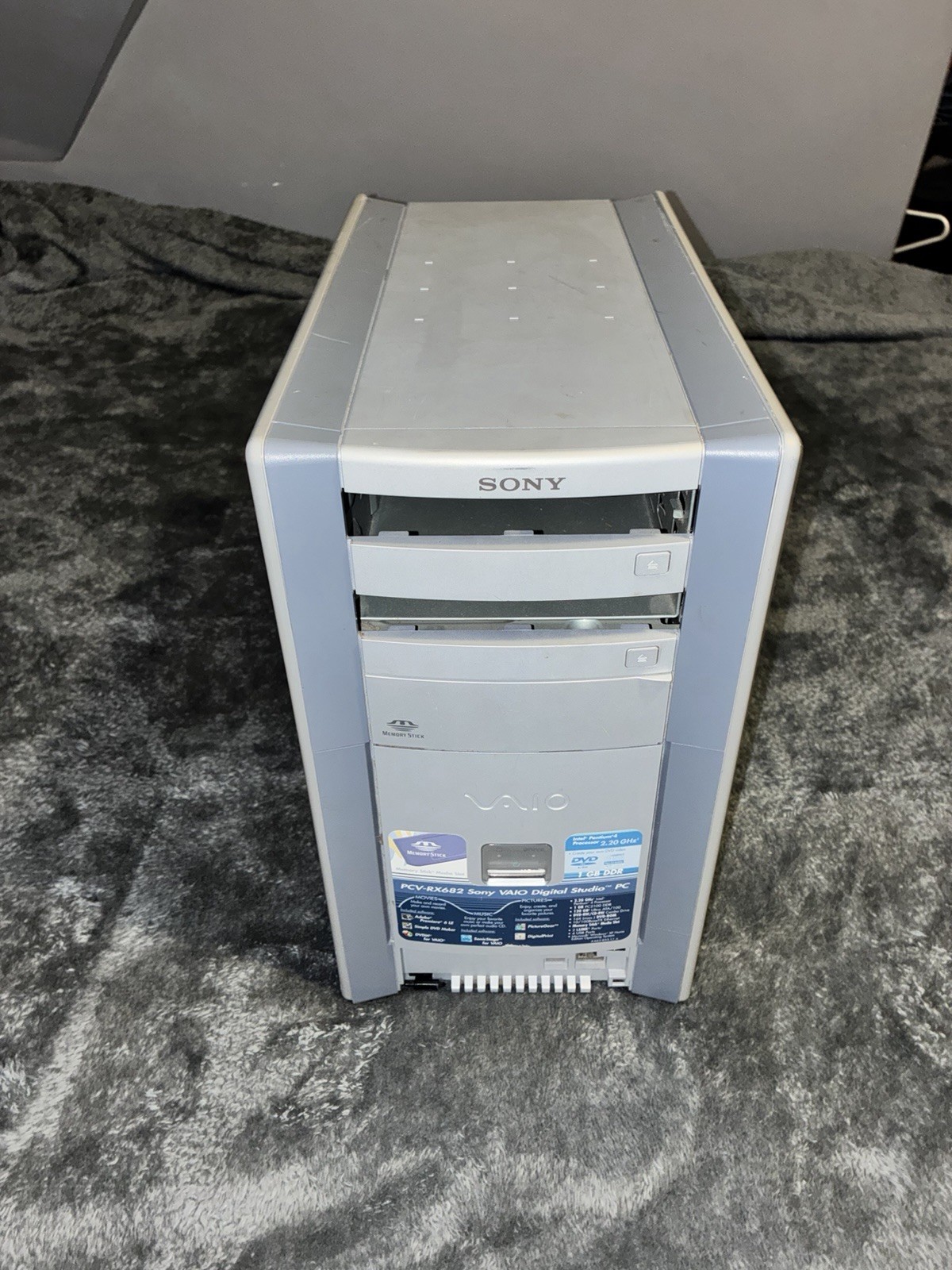 PCV-RX682 Sony VAIO Digital Studio Pc, Pentium 4 2.2GHz, 1GB DDR, NO DRIVES