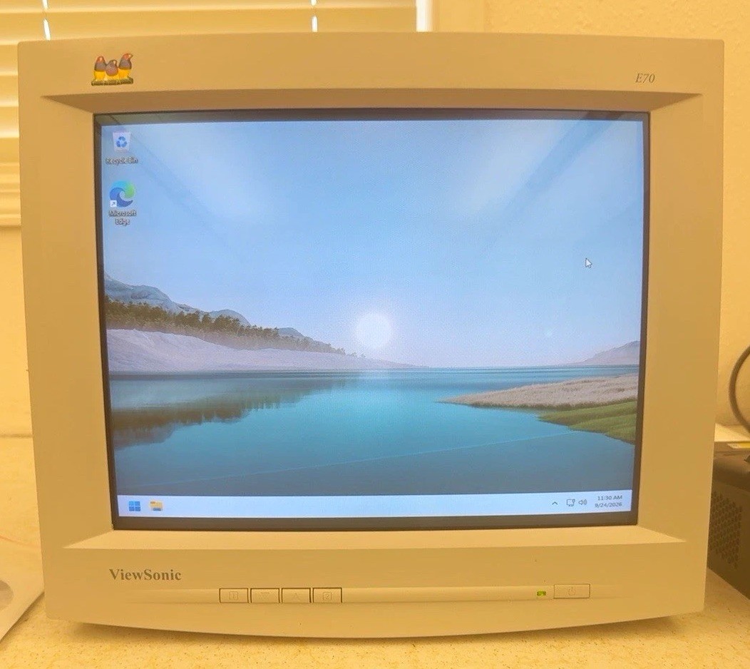ViewSonic E70 17” Beige CRT Monitor VGA D-Sub w/Cables & Original Disc
