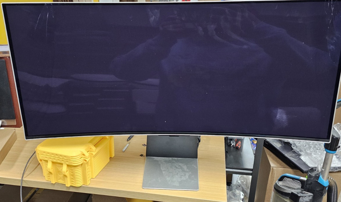 Samsung - 34" Odyssey OLED G8 Curved WQHD FreeSync Premium Pro Monitor- BROKEN