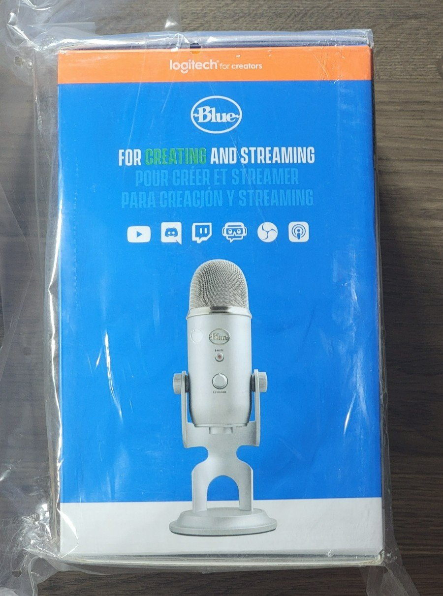 Blue Yeti USB Microphone Silver Logitech for Creators BRAND NEW