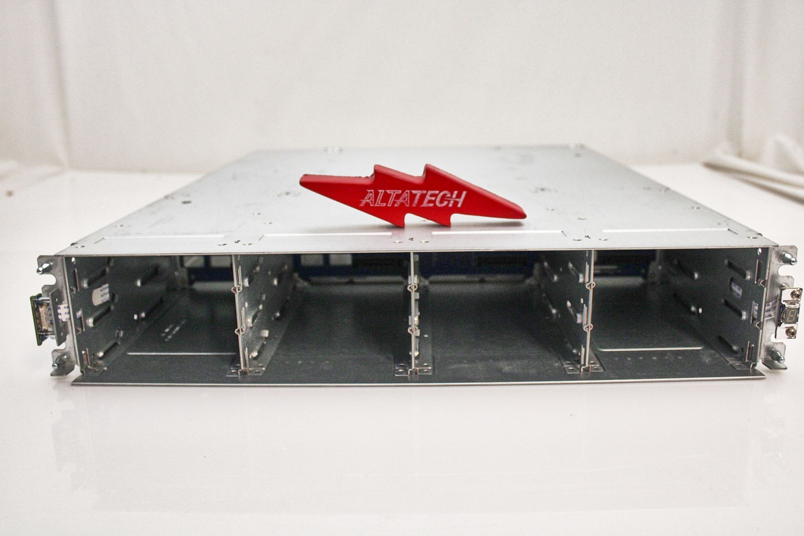 HP AP843A StorageWorks P2000 Dual I/O LFF 12-Bay Disk Array Enclosure
