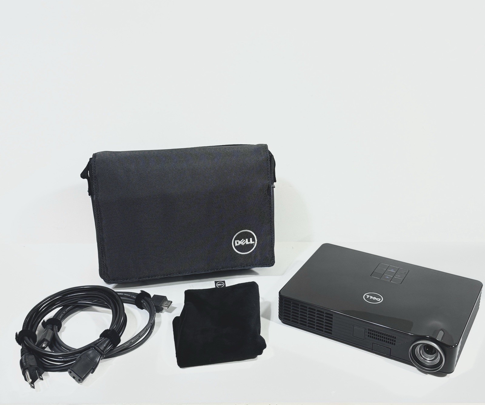 Dell M900HD WXGA LED DLP Portable Projector 103 Hours HDMI Tested w/ Case