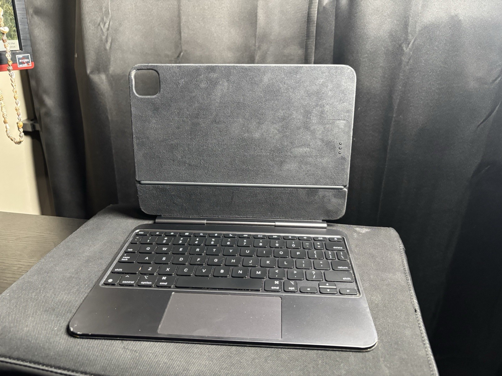 Magic Keyboard Case iPad Air 11" M2 2024, Pro 11 4th/3rd/2nd/1st (Well Kept)
