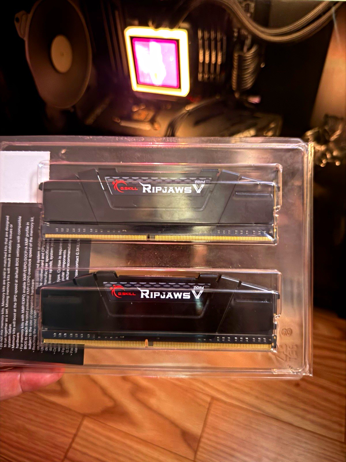 G.SKILL Ripjaws V 32GB (2x16GB) DDR4-4400 CL19 DIMM XMP F4-4400C19D-32GVK