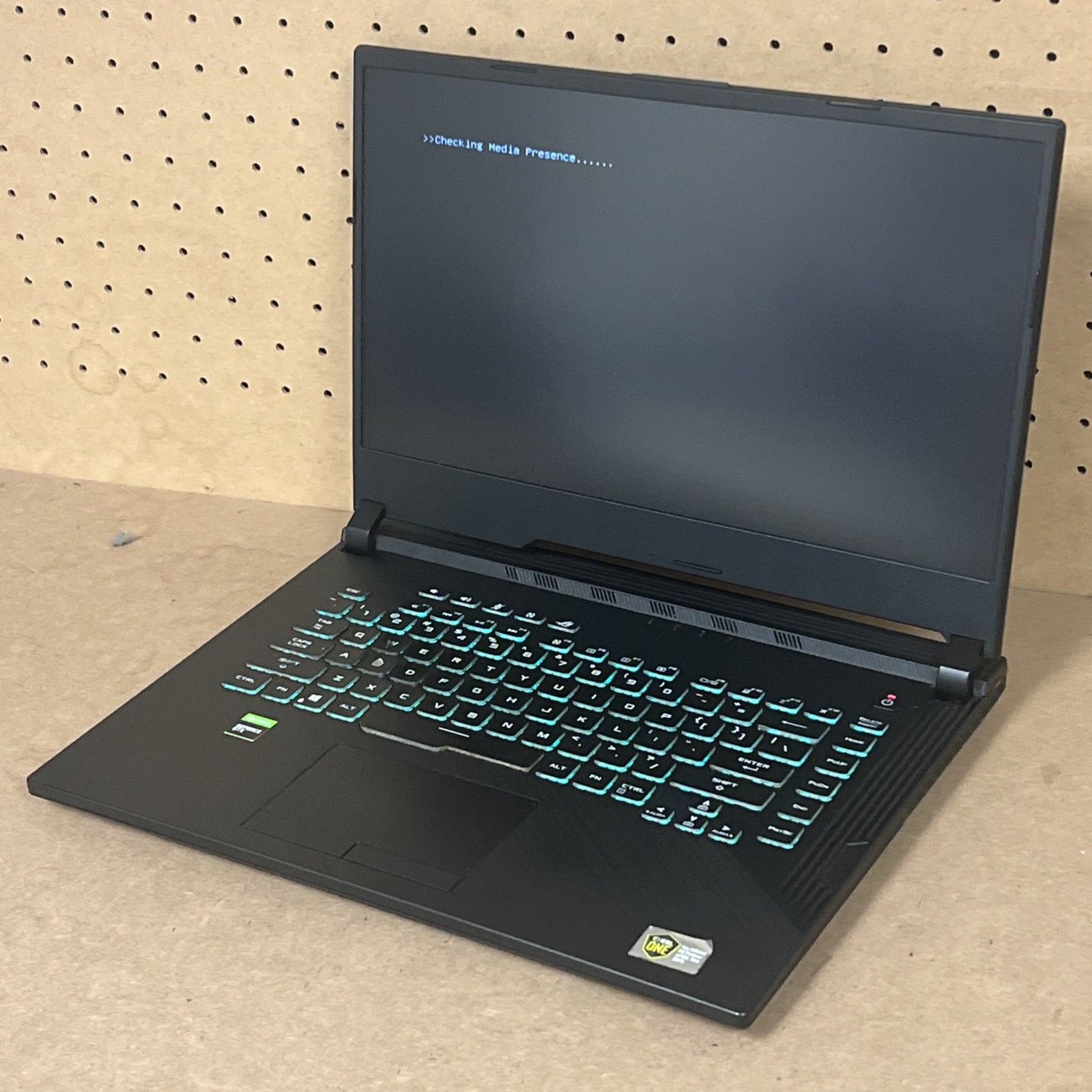 ASUS ROG Strix G531GT i7-9750H 16GB Ram GTX 1650 - Fair *Low Batt, No SSD/OS*