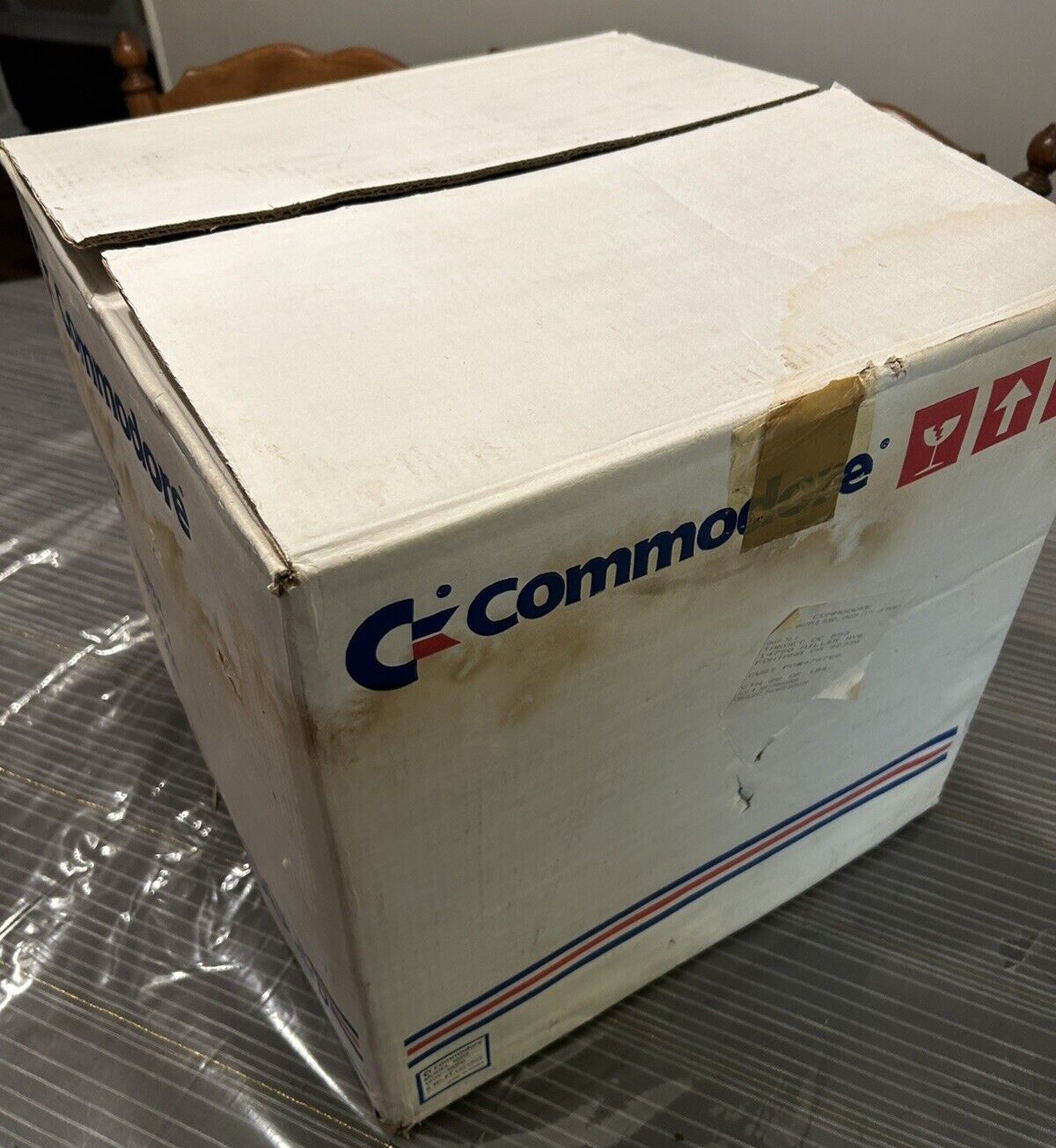 Vtg Commodore 64 Color Monitor Model 1802 D & Original Box Powers On See Pics