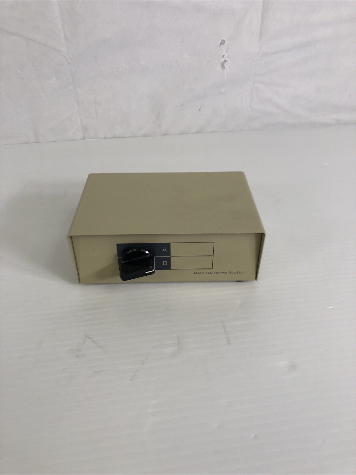 Cables 2 Go Data Sharing Device Manual Data Transfer Switch DW-HD15AB VGA