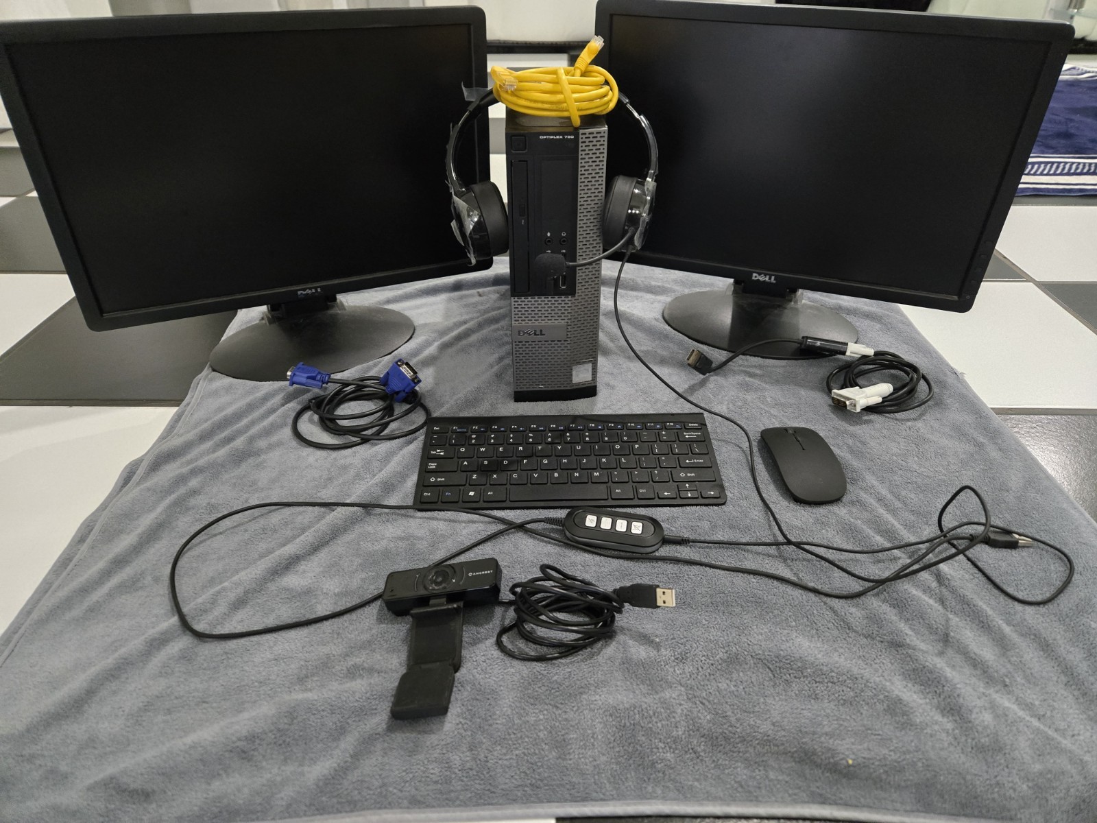 Dell Pc With 2 Monitors ,headset ,camera ,keyboard And Mouse