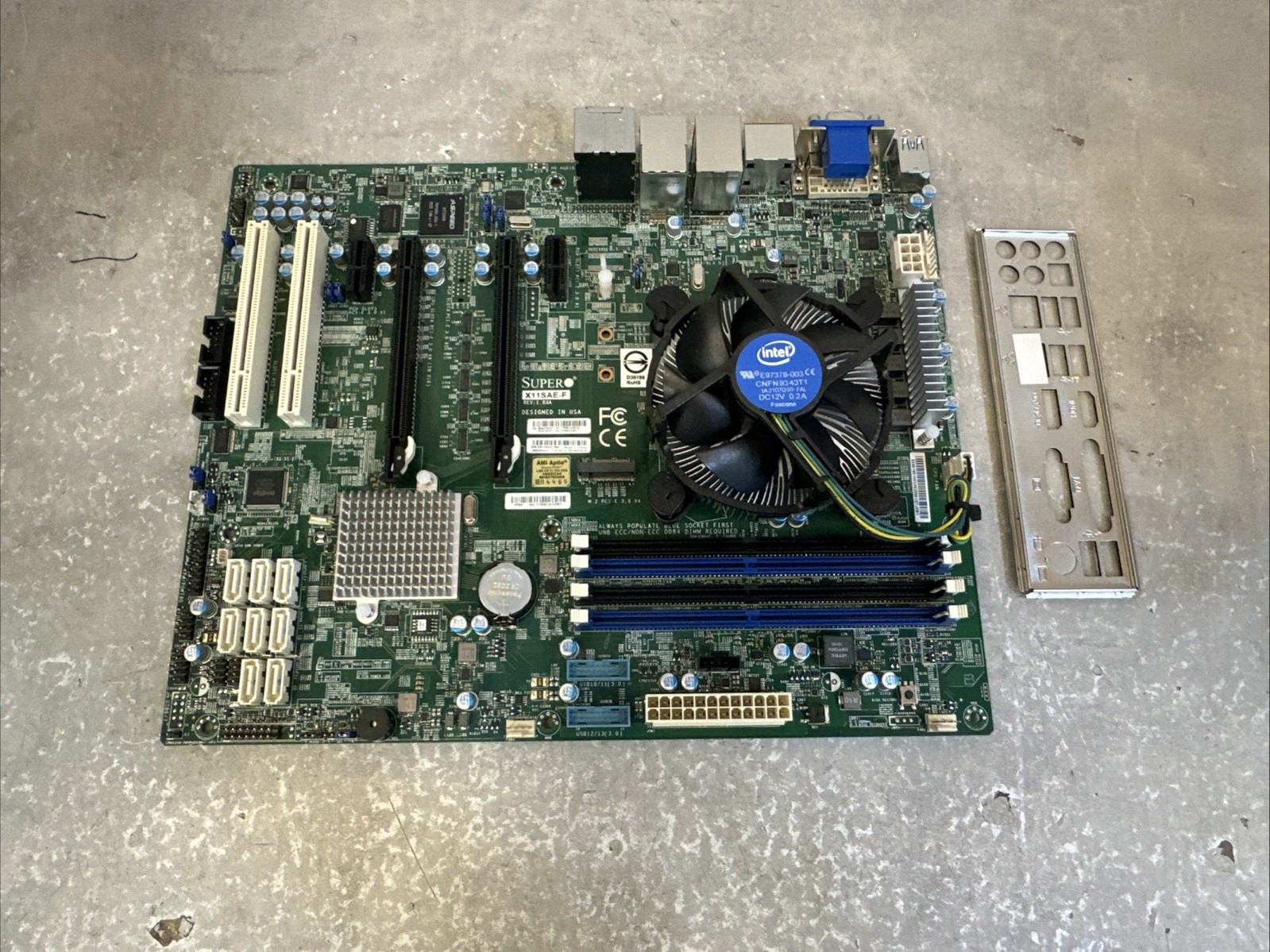 Supermicro X11SAE-F / DDR4 ATX Motherboard with Heatsink / Fan