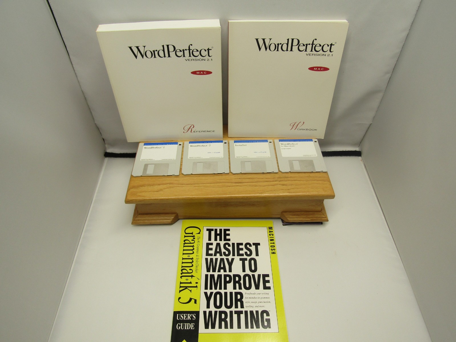 VTG WORDPERFECT 2.1 MACINTOSH 3.5 DISKETTES REFERENCE WORKBOOK - No Certificate