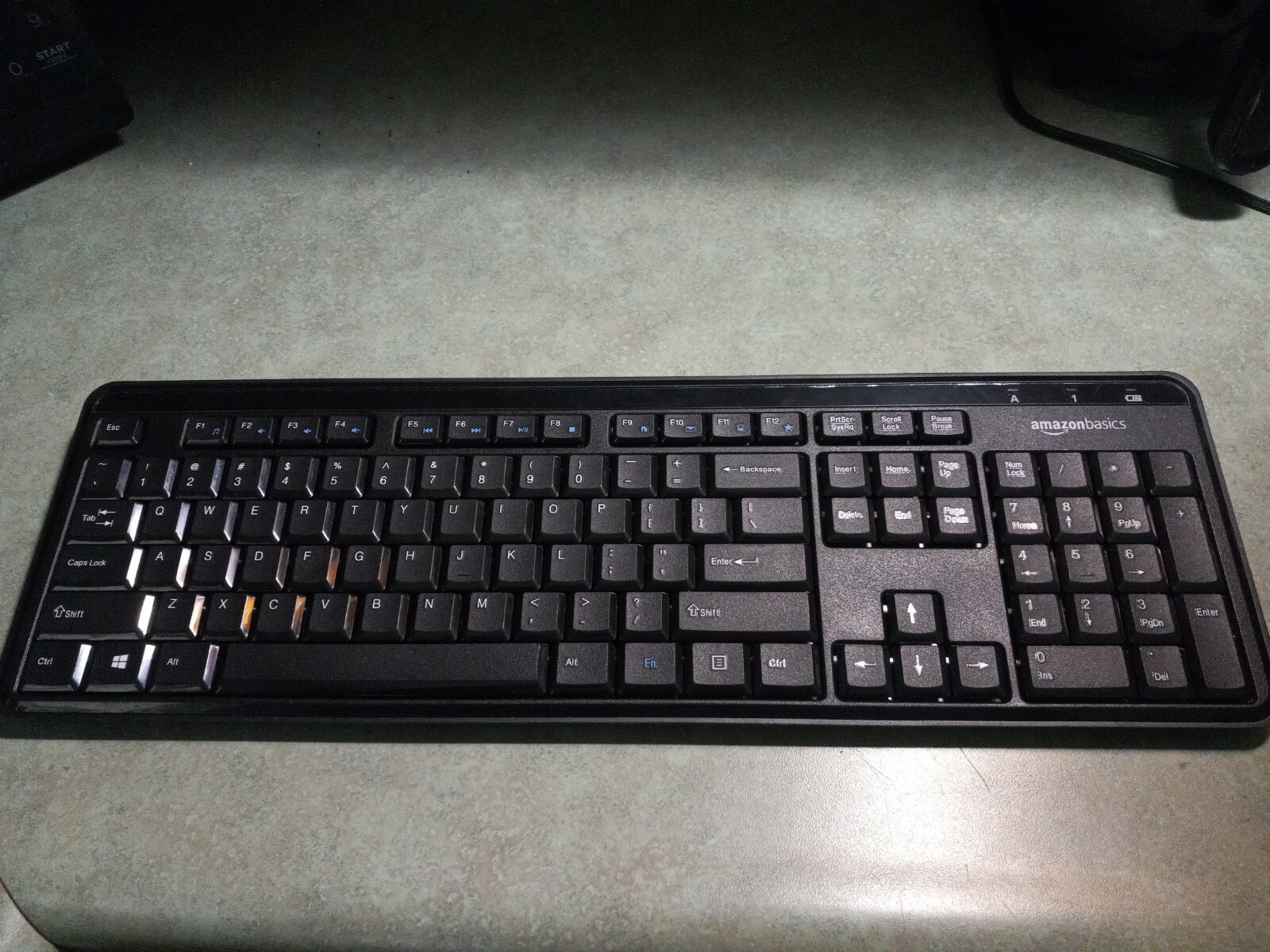 AmazonBasics KS1-US Wireless Keyboard - With Numeric Keypad - USA - USB Toggle