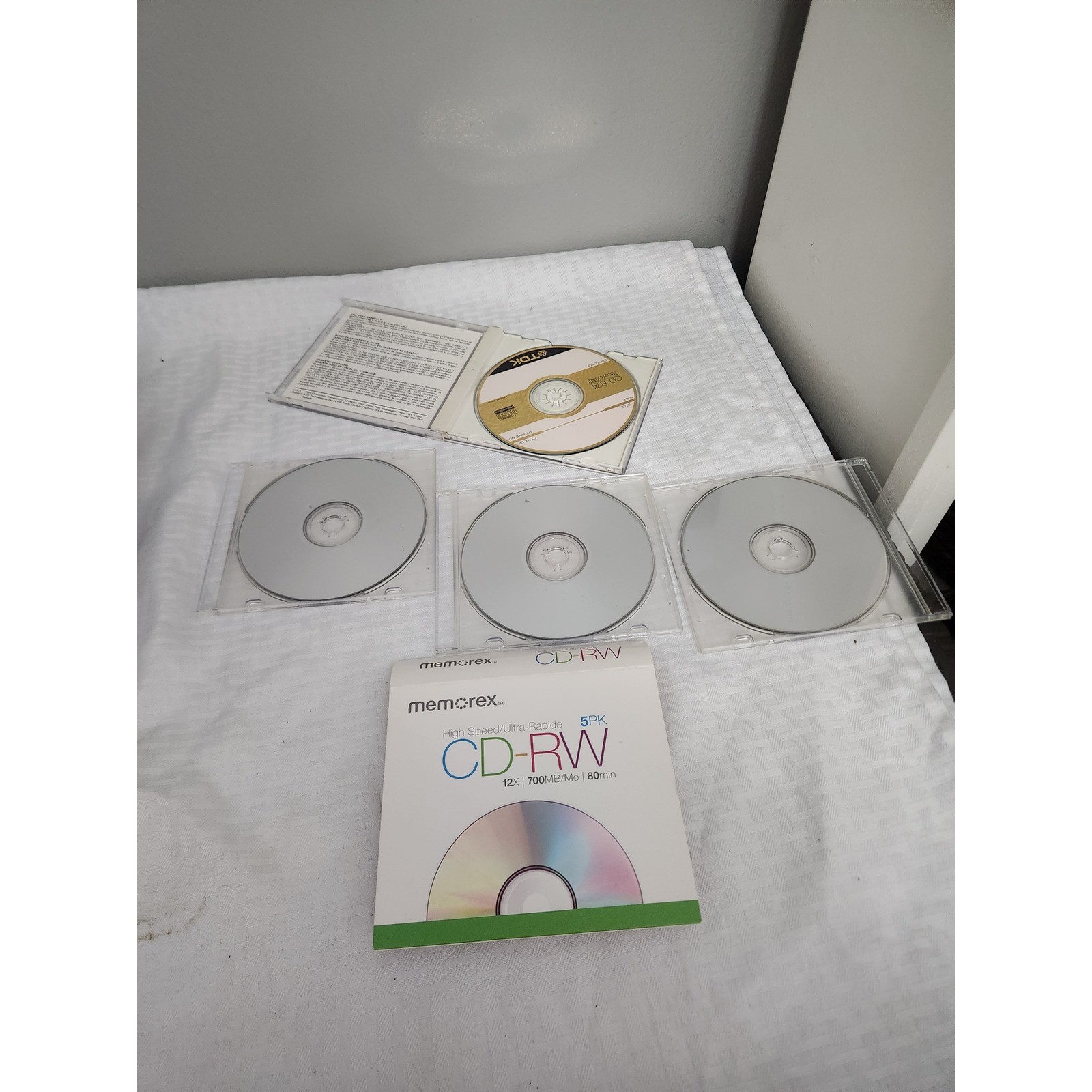 Mixed Blank CD Lot Memorex CD-RW 700MB 80min and TDK CD-R74 650MB with Cases