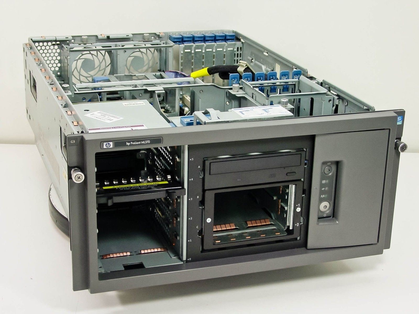 HP ProLiant ML370 Tower Server 533MHz FSB CD-R For Parts Repair Compaq