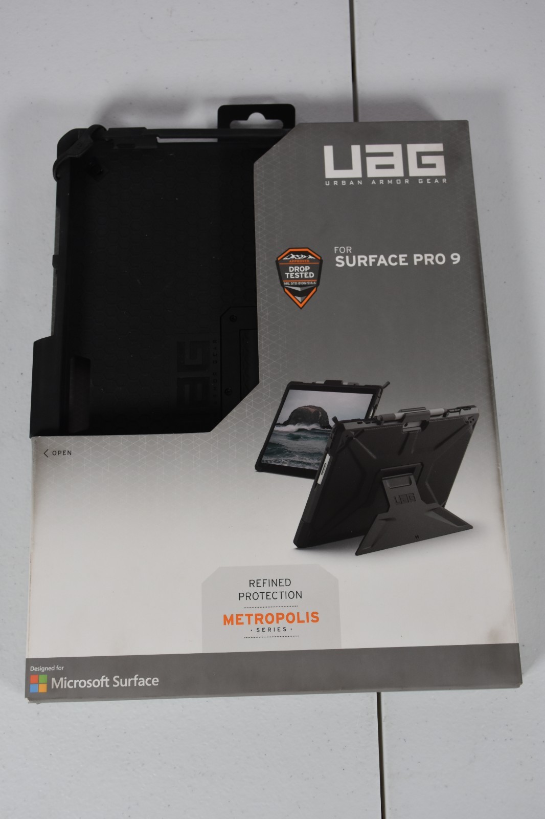 UAG - Microsoft Surface Pro 9, 10, 11th Edition Metropolis Kickstand Case