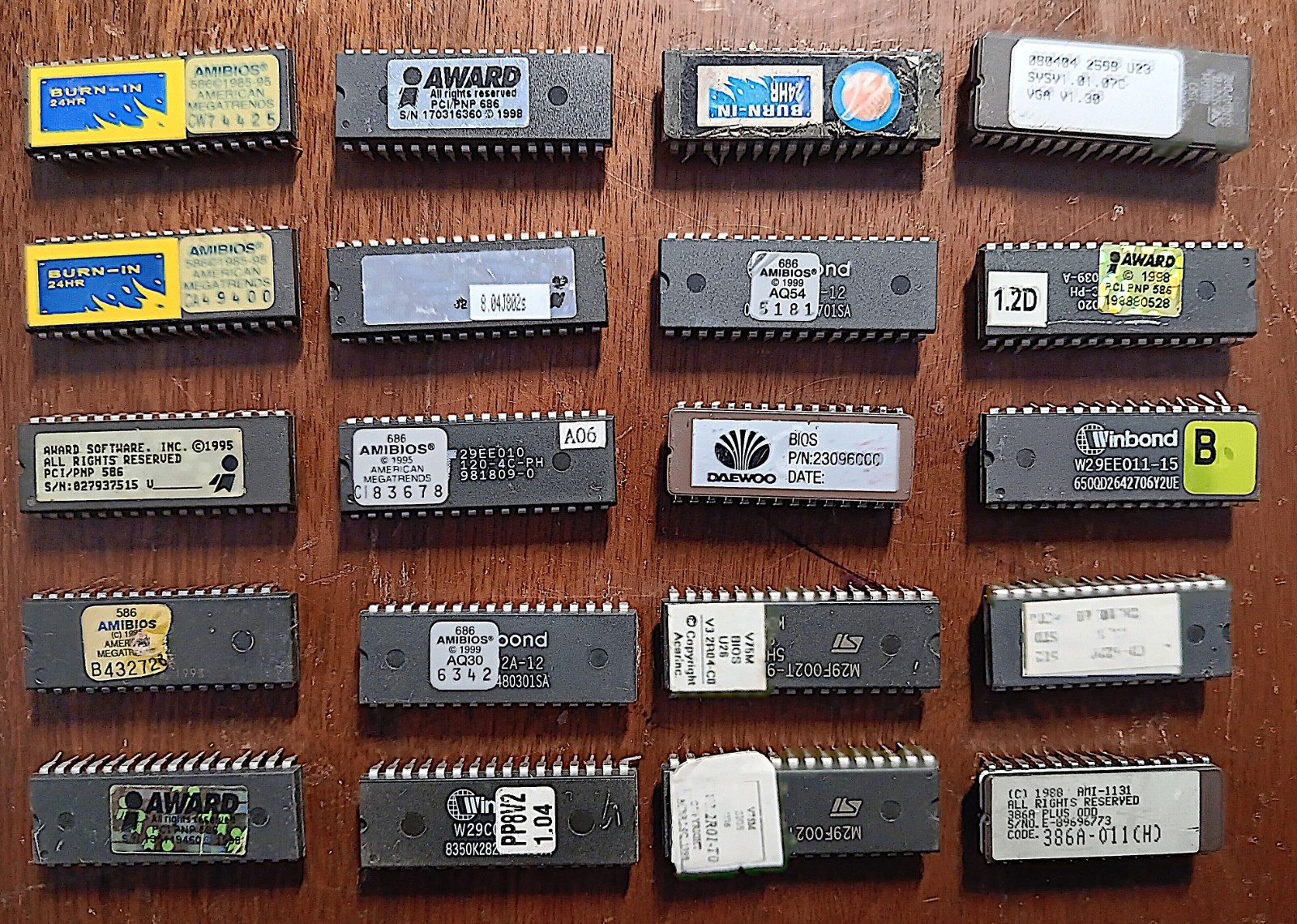 20 BIOS CHIPS 386/586/686  AWARD AMI ACER WINBOND DAEWOO