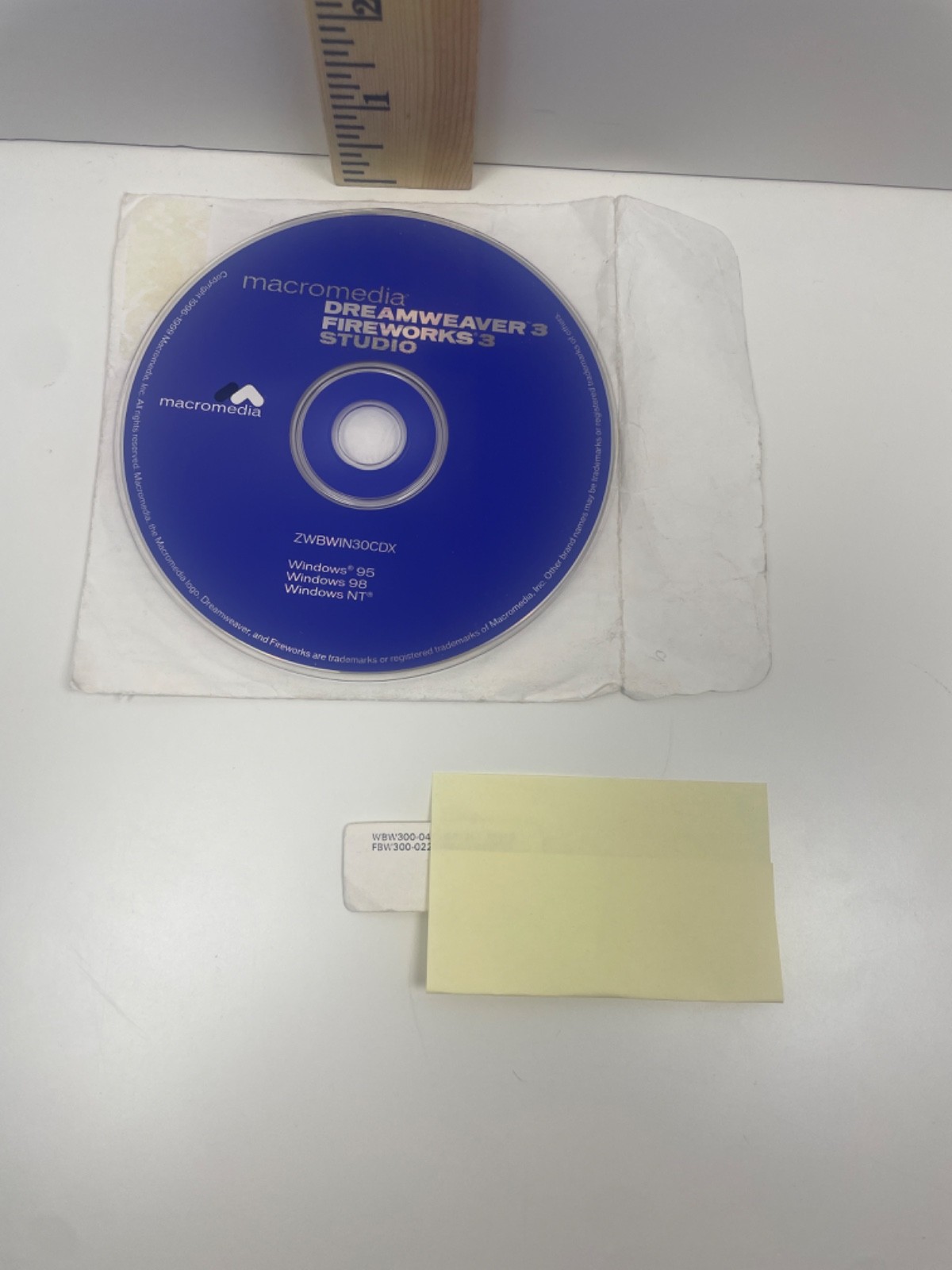 Macromedia Dreamweaver 3 & Fireworks 3 Studio - CD ONLY with Serial Number