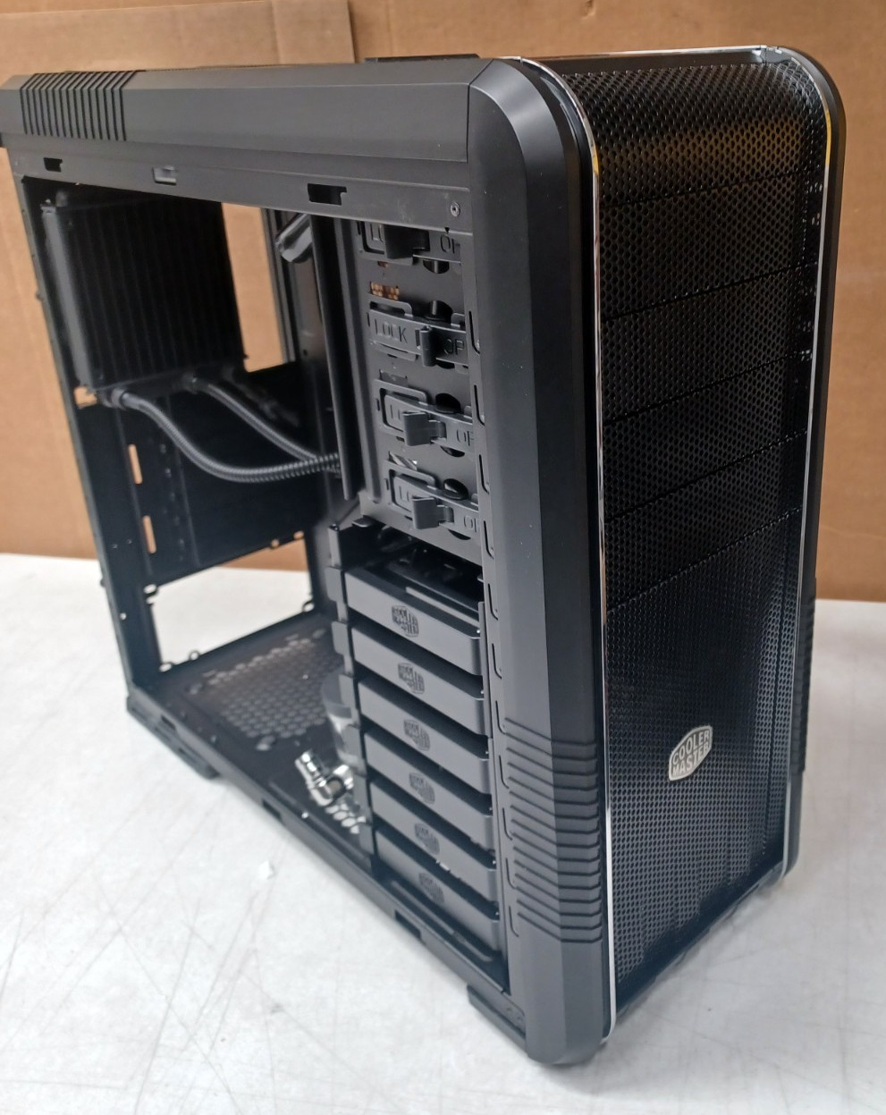 COOLER MASTER CM690 II, CoolIT SYSTEMS ECO-R120, Magicool 240 Rad, Pump, & Res
