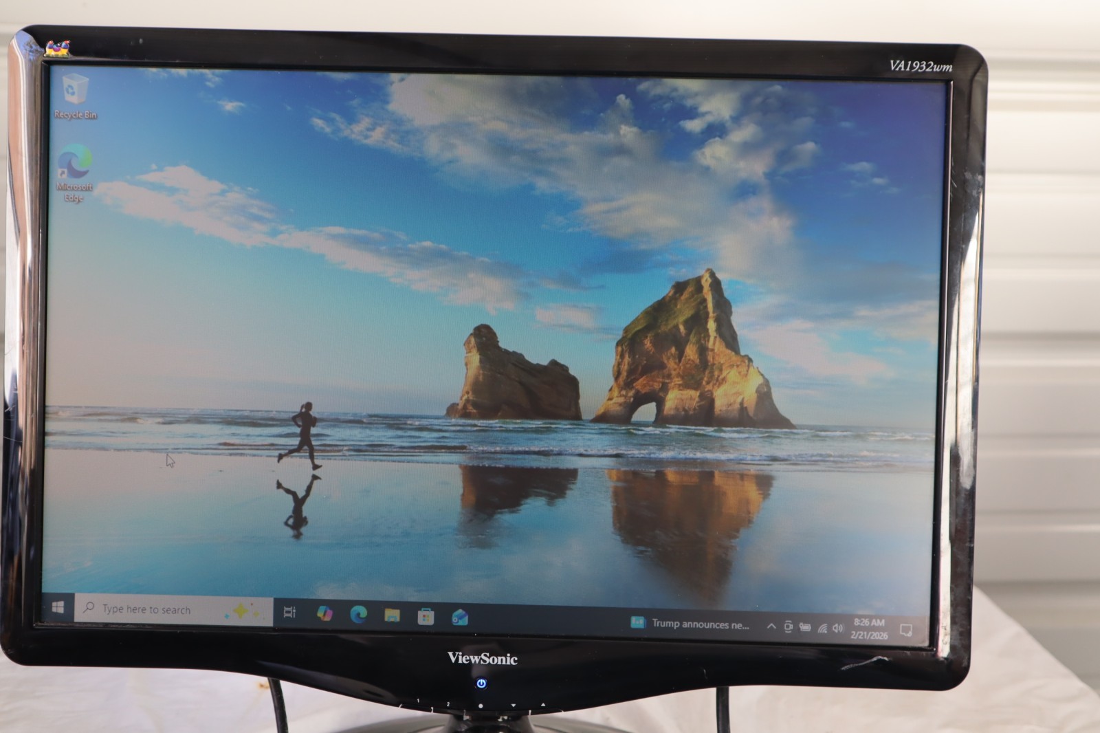 ViewSonic VA1932WM 19-Inch Widescreen LCD Monitor - Black w/Stand-DVI-VGA inputs
