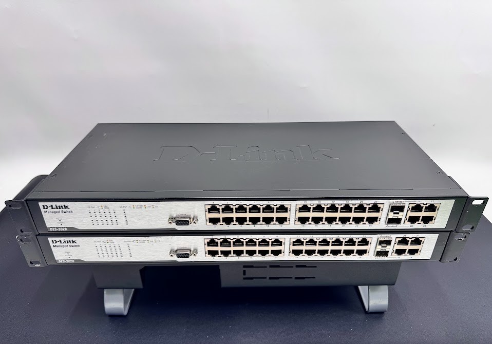 LOT OF 2 D-Link 28-Port Managed Switch DES-3028 Gigabit Ethernet w/ Mount Racks