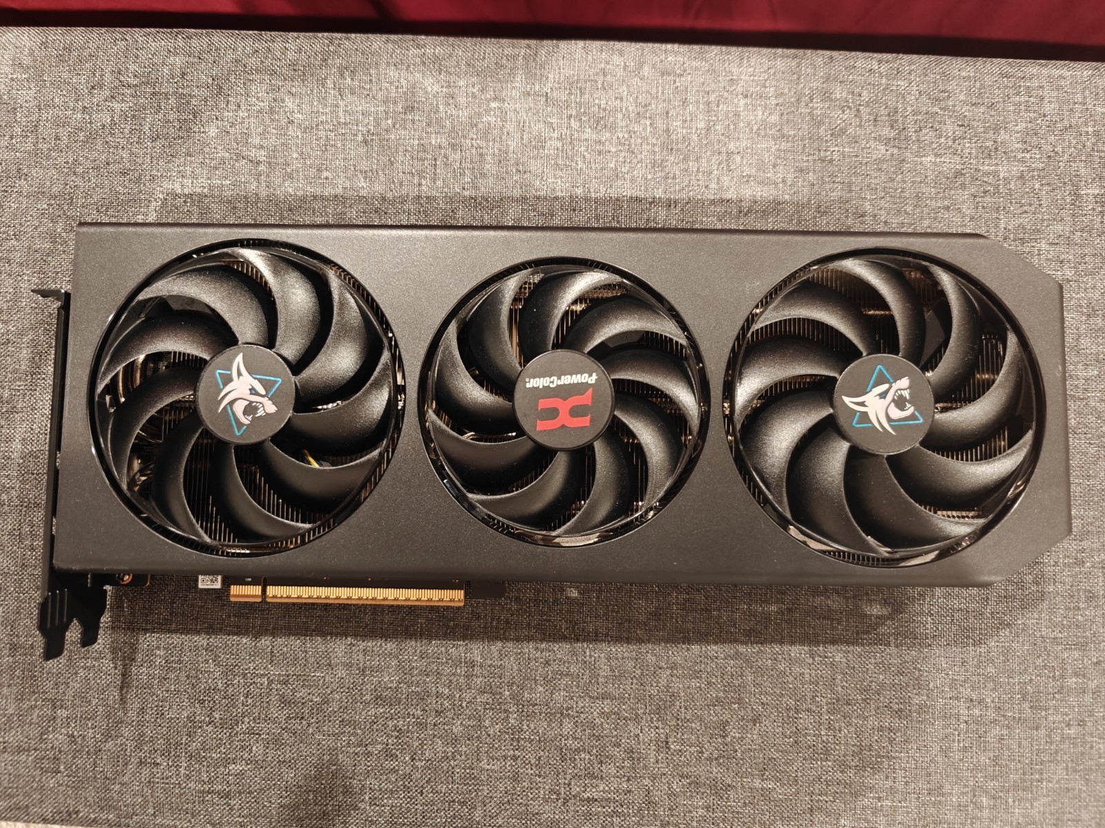 PowerColor Hellhound AMD Radeon RX 9070 16GB GDDR6 PCIe HDMI/DP