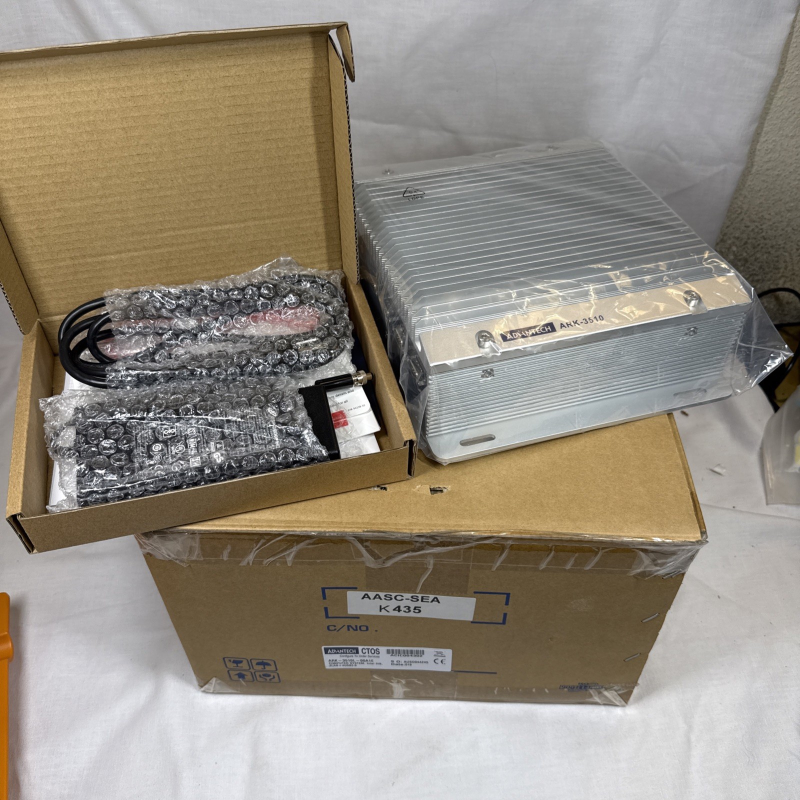 Advantech ARK-3510L Wide Range Power Fanless PC ARK-3510L-00A1E NIB Accessories