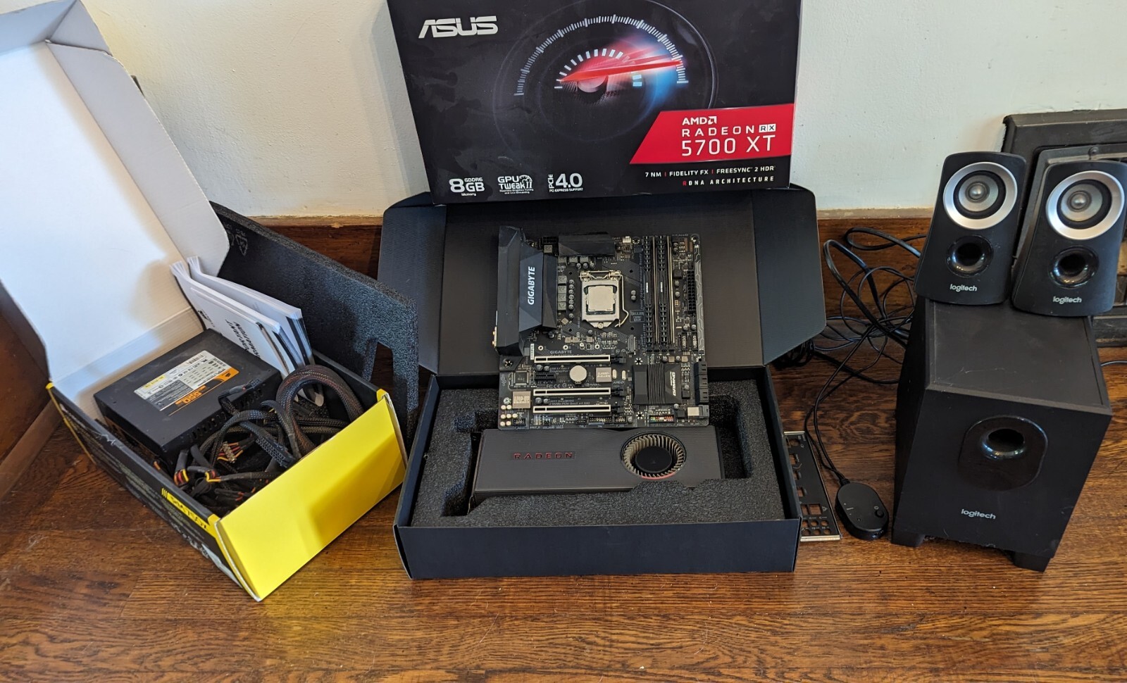 Computer Parts Bundle AMD GPU, i7-7700k, Asus Mobo, 32GB of RAM, Logi Speakers