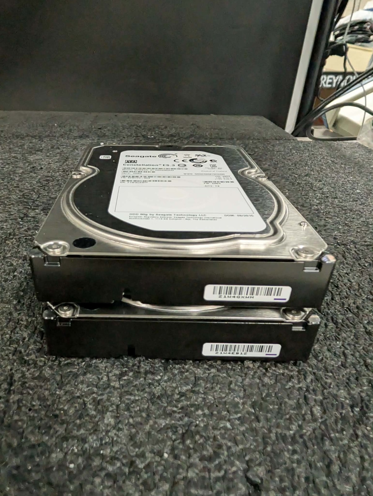 Lot 2 Seagate 9ZM173-004 ST1000NM0033 1TB 7.2K RPM 128MB 6Gbps 512n SATA 2.5"HDD