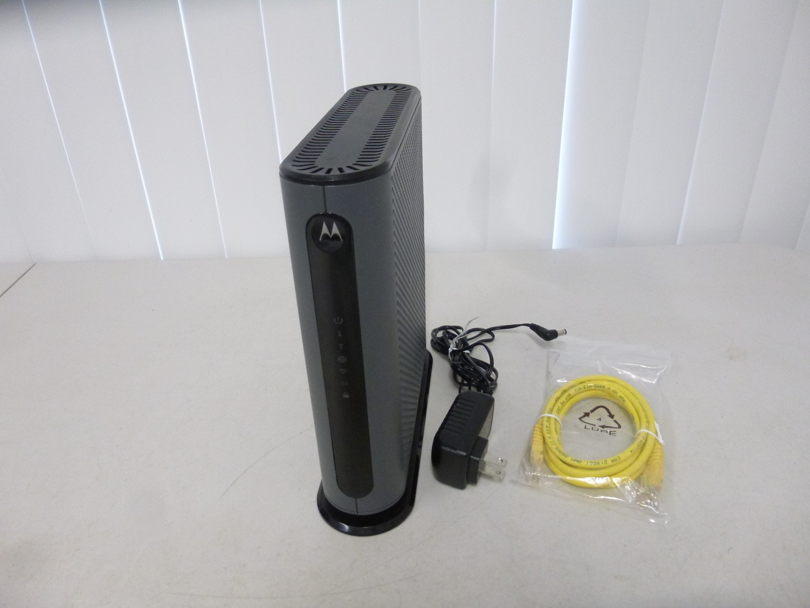 Motorola AC1900 WiFi Modem/Router Model MG7700 1900 MBPS Max Speed