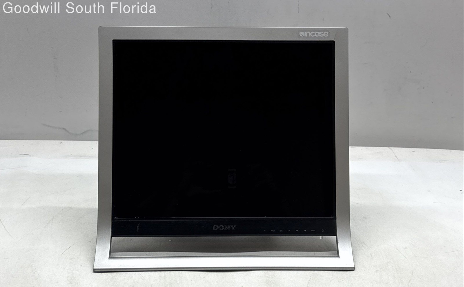 Sony SDM-HS95P Black Silver 19" Screen Gaming Computer LCD Monitor Not Tested