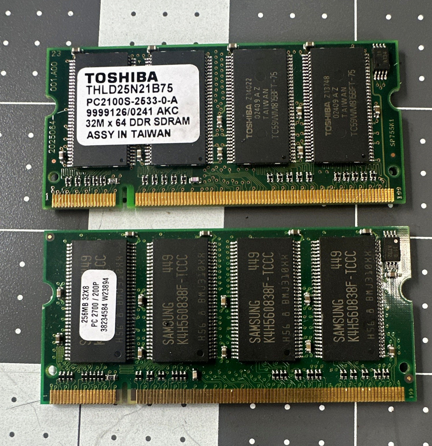 Toshiba 512MB (2x256MB) PC2100 DDR SDRAM 200-Pin SO-DIMM THLD25N21B75
