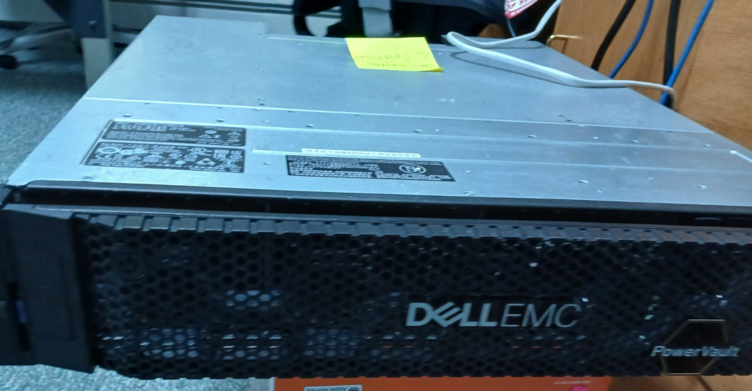 Dell EMC  Powervault  ME4012 storage array chassis