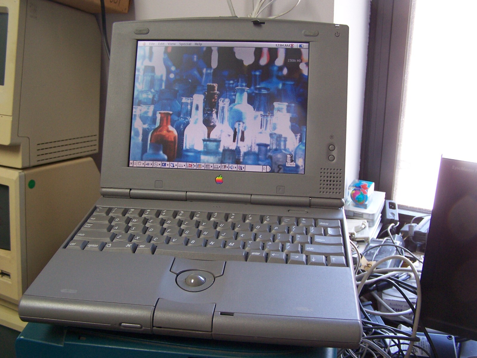 Apple Macintosh PowerBook Duo 2300 Series Notebook