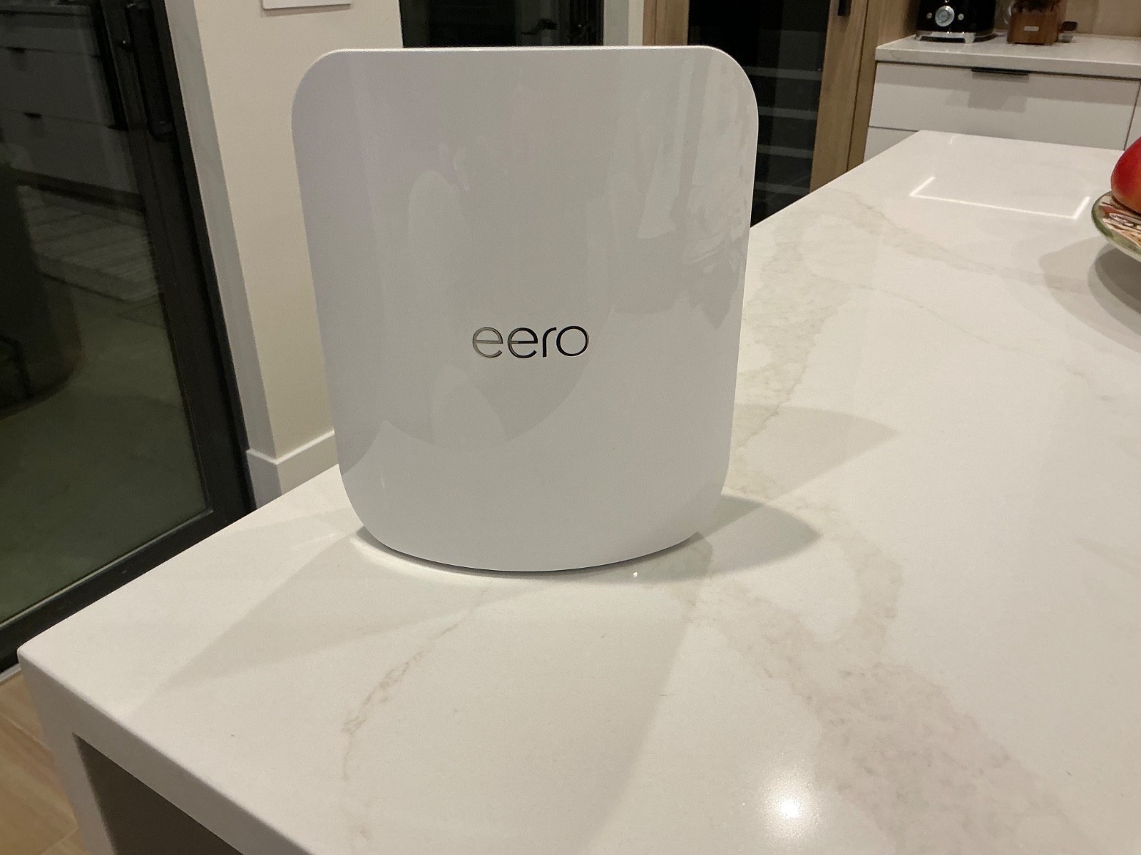 eero Max 7 4.3 Gbps 2-Ports Hotspot Modem 9.4 Gbps Wireless Router - V010311